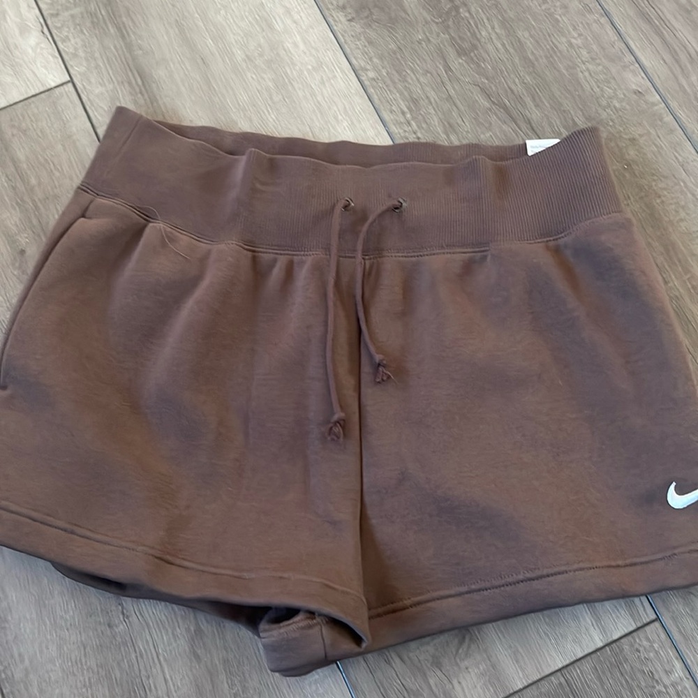 NWT Nike Loose fit high rise shorts. Size large.